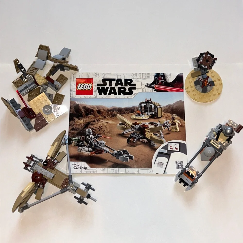 LEGO Star Wars Trouble on Tatooine Set #75299 Built set. Missing pieces. No box.